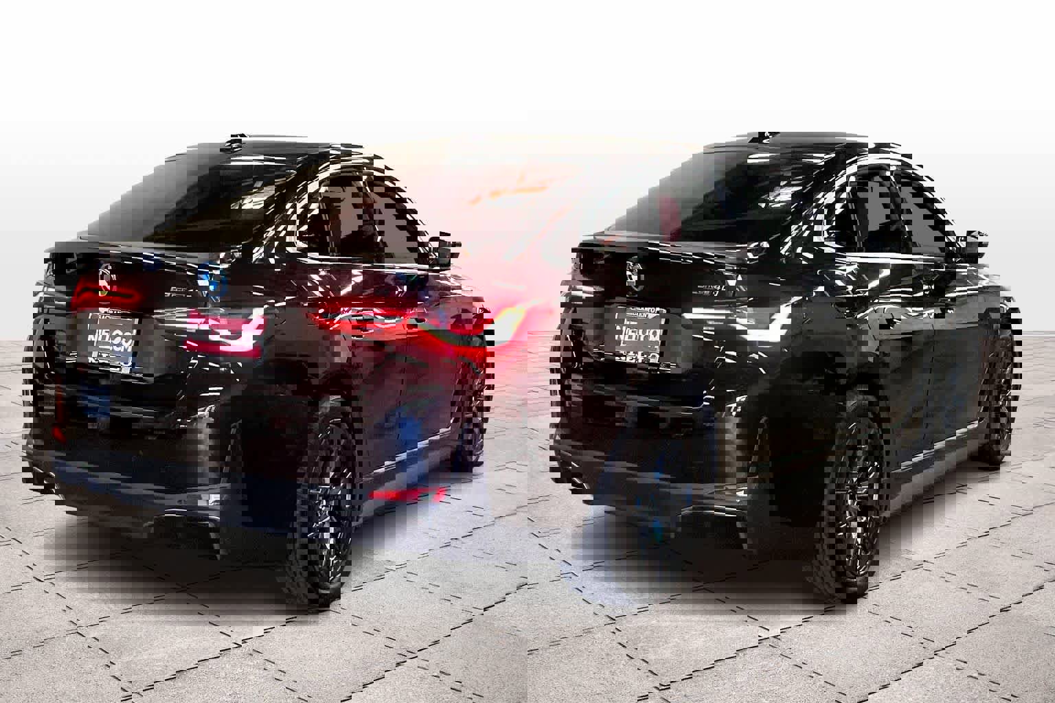 Used 2025 BMW i4 eDrive40 w/ M Sport Package image 16