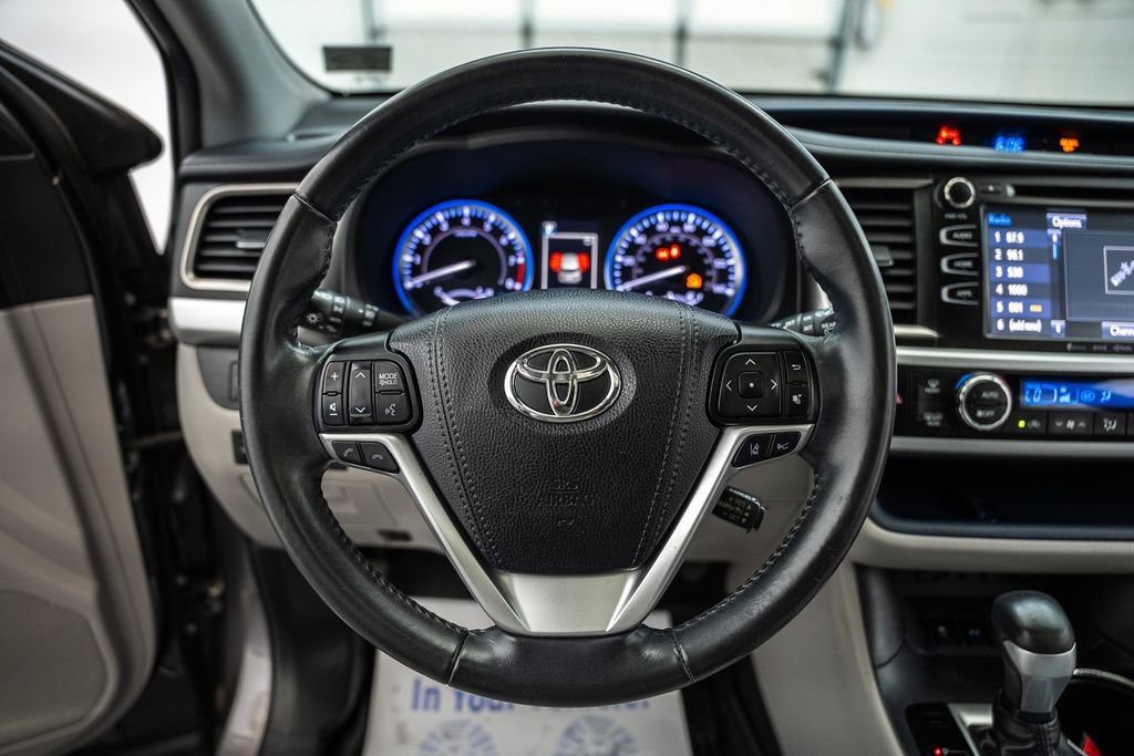 Used 2019 Toyota Highlander XLE AWD/4WD image 30