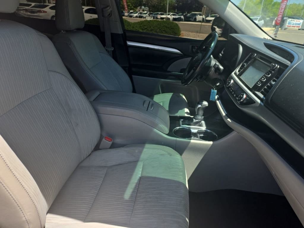Used 2019 Toyota Highlander Plus FWD image 30
