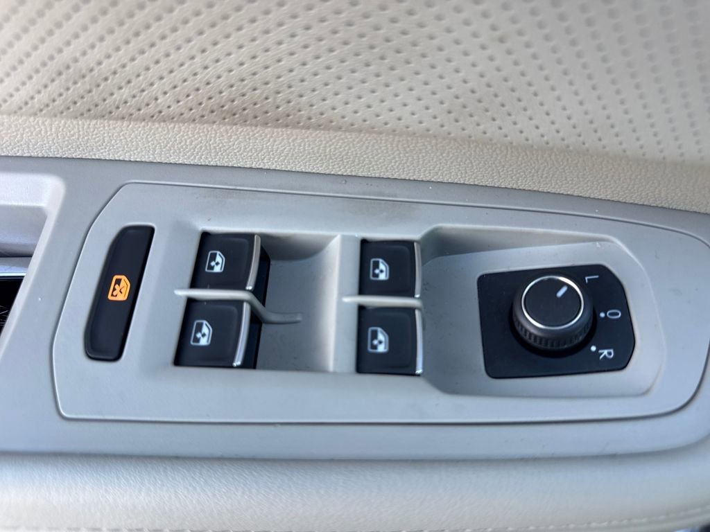 Used 2024 Volkswagen Atlas SE w/ Black Wheel Package image 15