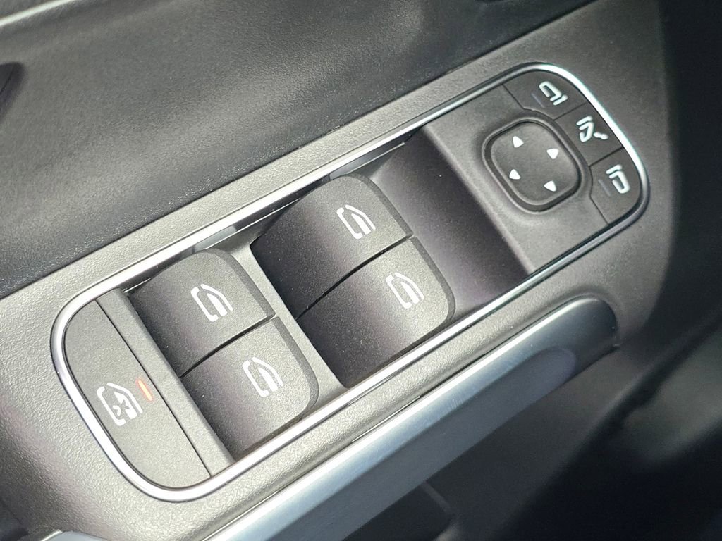 New 2026 Mercedes-Benz GLB 250 4MATIC image 24