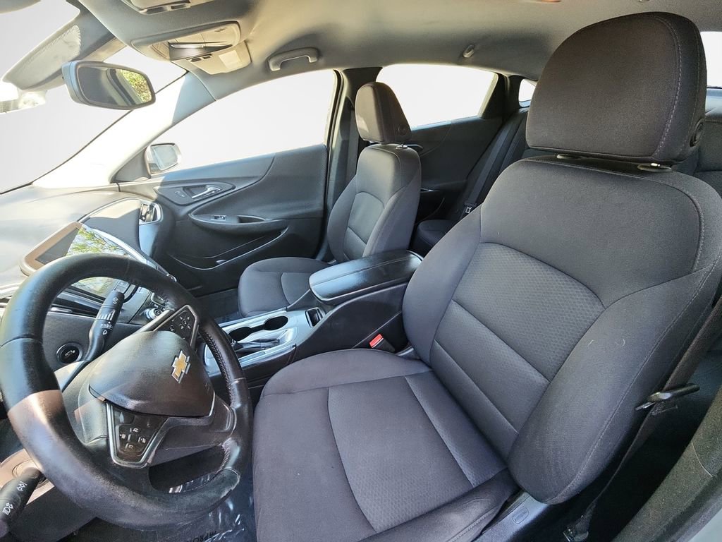 Used 2017 Chevrolet Malibu LT FWD image 13