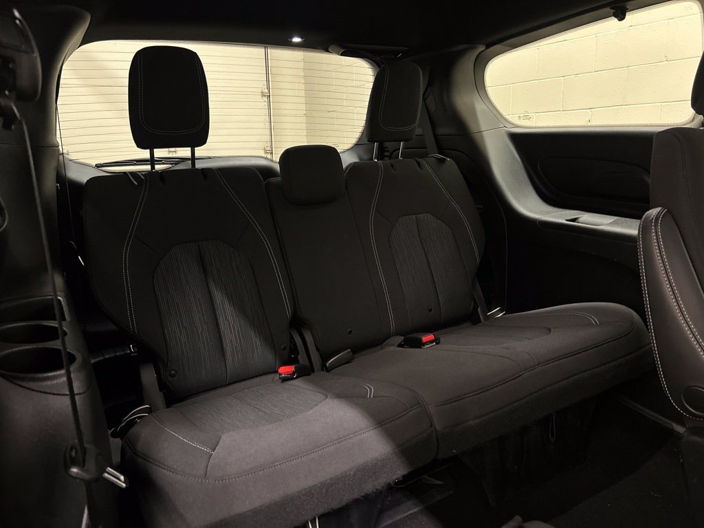 Used 2019 Chrysler Pacifica Touring Plus w/ S Appearance Package FWD image 12