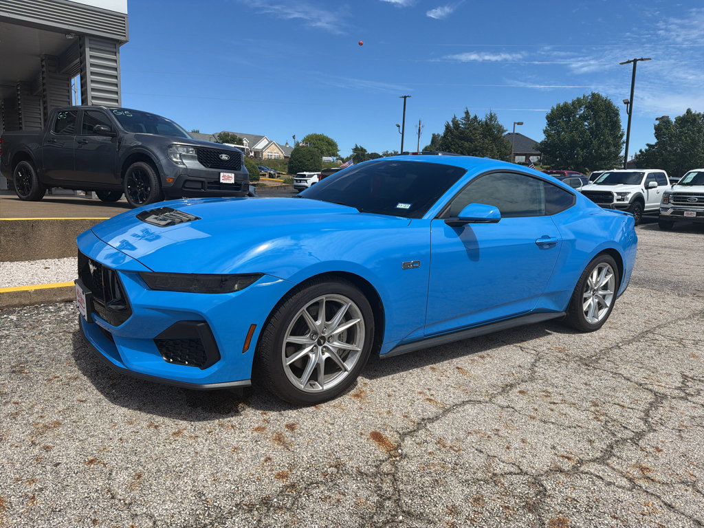 Used 2025 Ford Mustang GT Premium RWD image 2