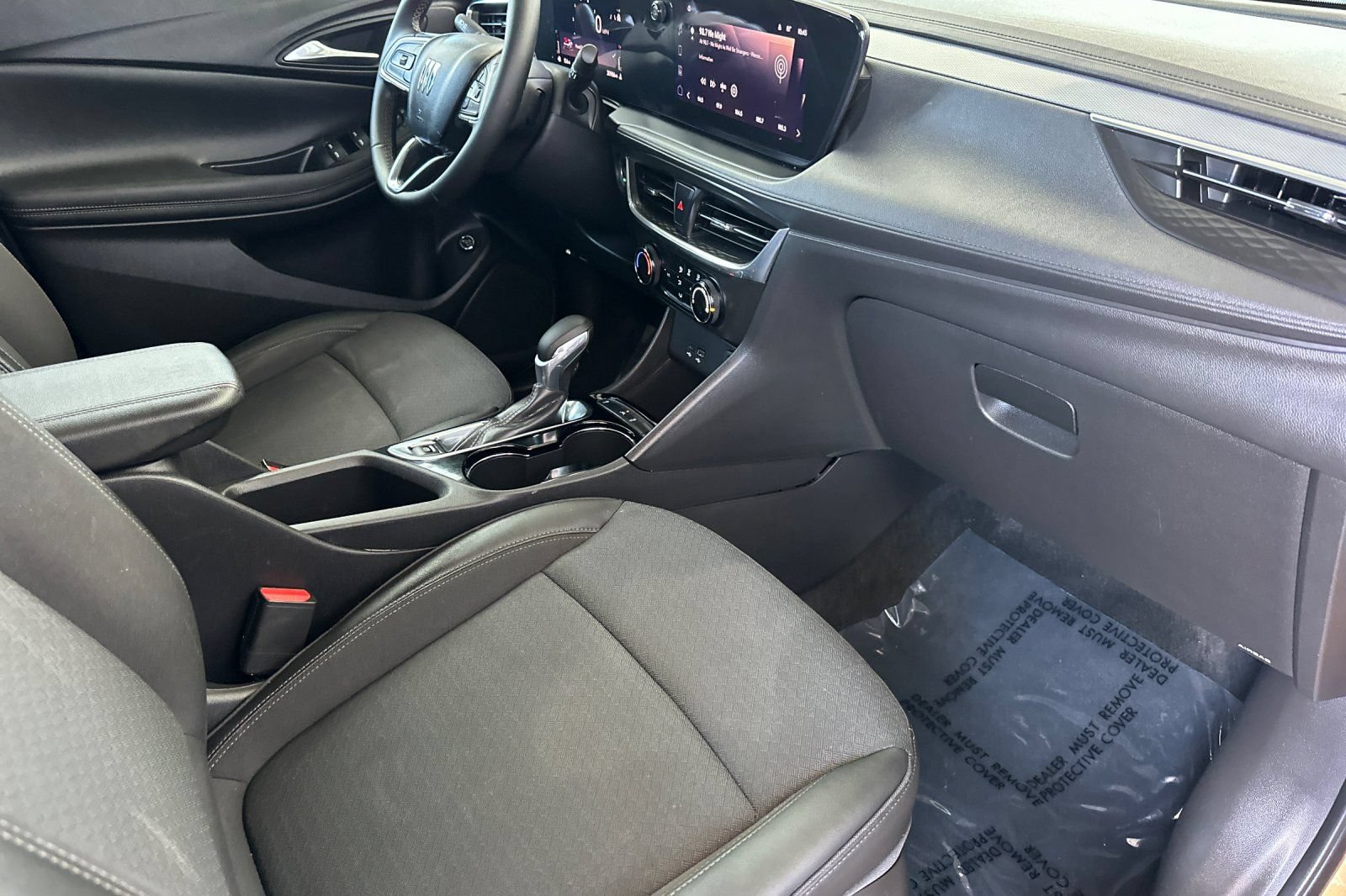 Certified 2025 Buick Encore GX Preferred FWD image 20