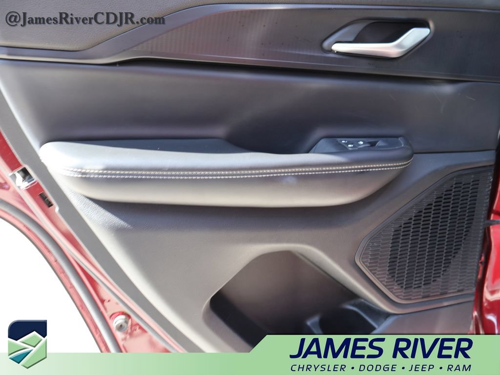 Used 2024 Jeep Grand Cherokee Laredo RWD image 16