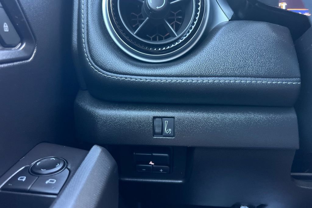 Used 2023 Chevrolet Colorado LT w/ LT Convenience Package II image 32