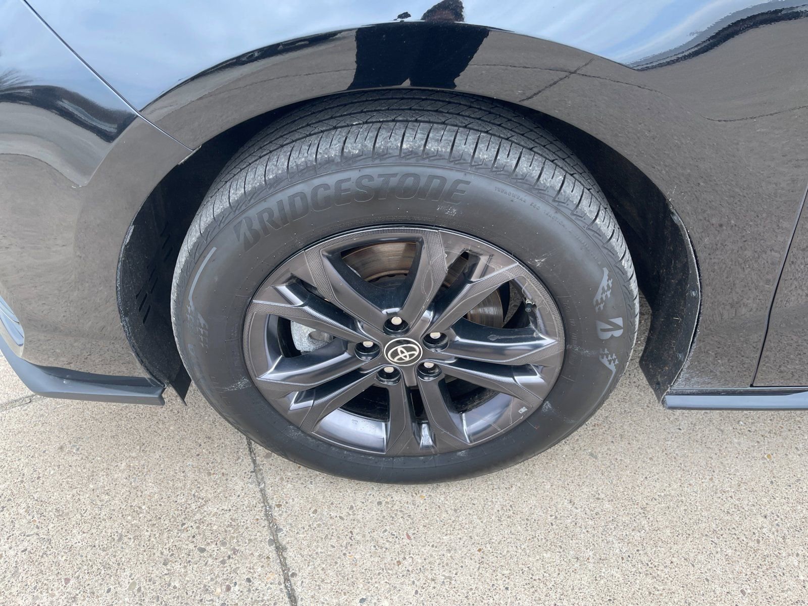 Used 2025 Toyota Sienna XSE w/ XSE Plus Package image 33