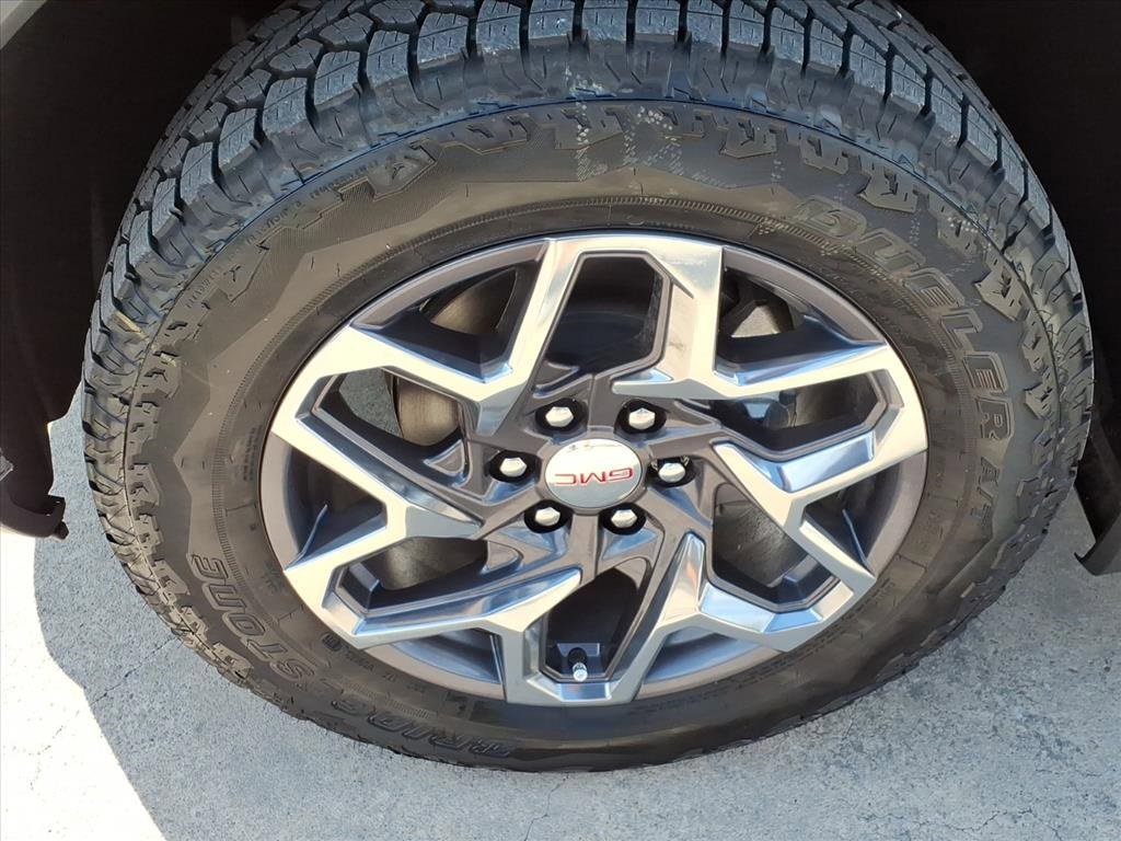 New 2026 GMC Sierra 1500 SLT image 9