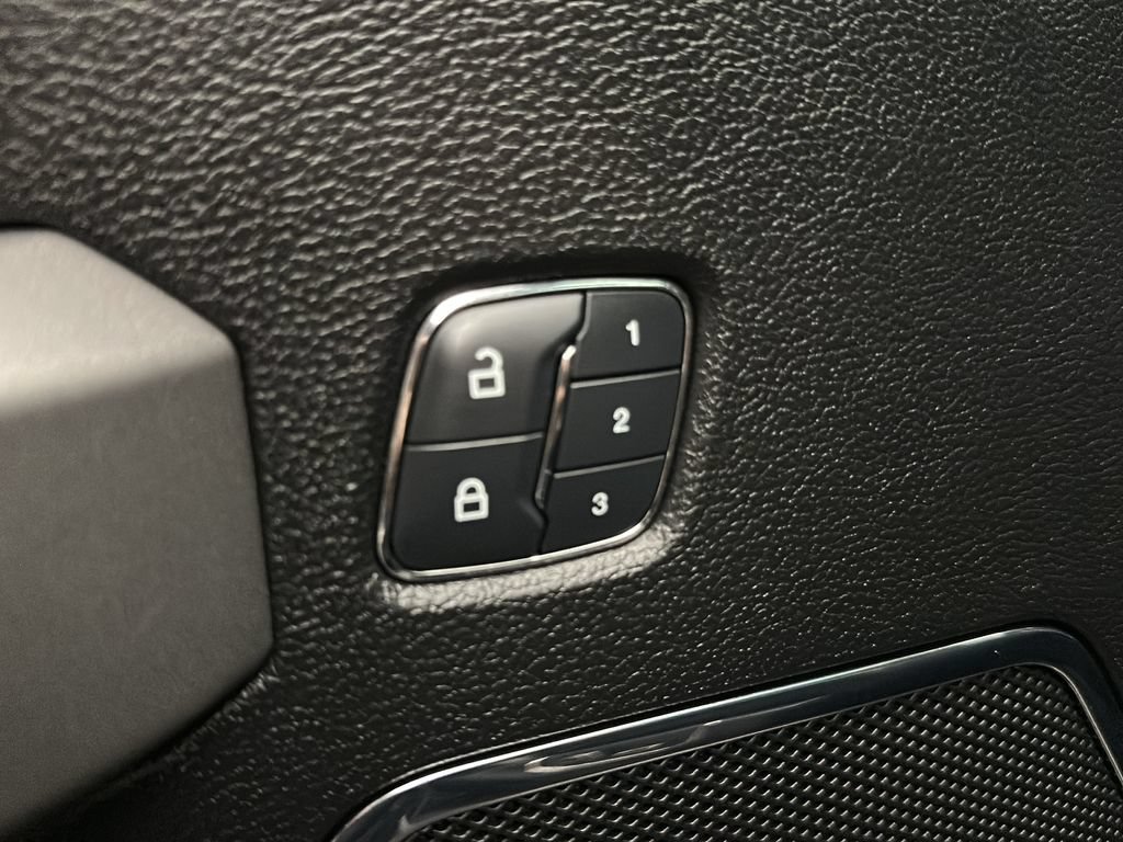 Used 2018 Ford F150 Platinum w/ Equipment Group 701A Luxury AWD/4WD image 13