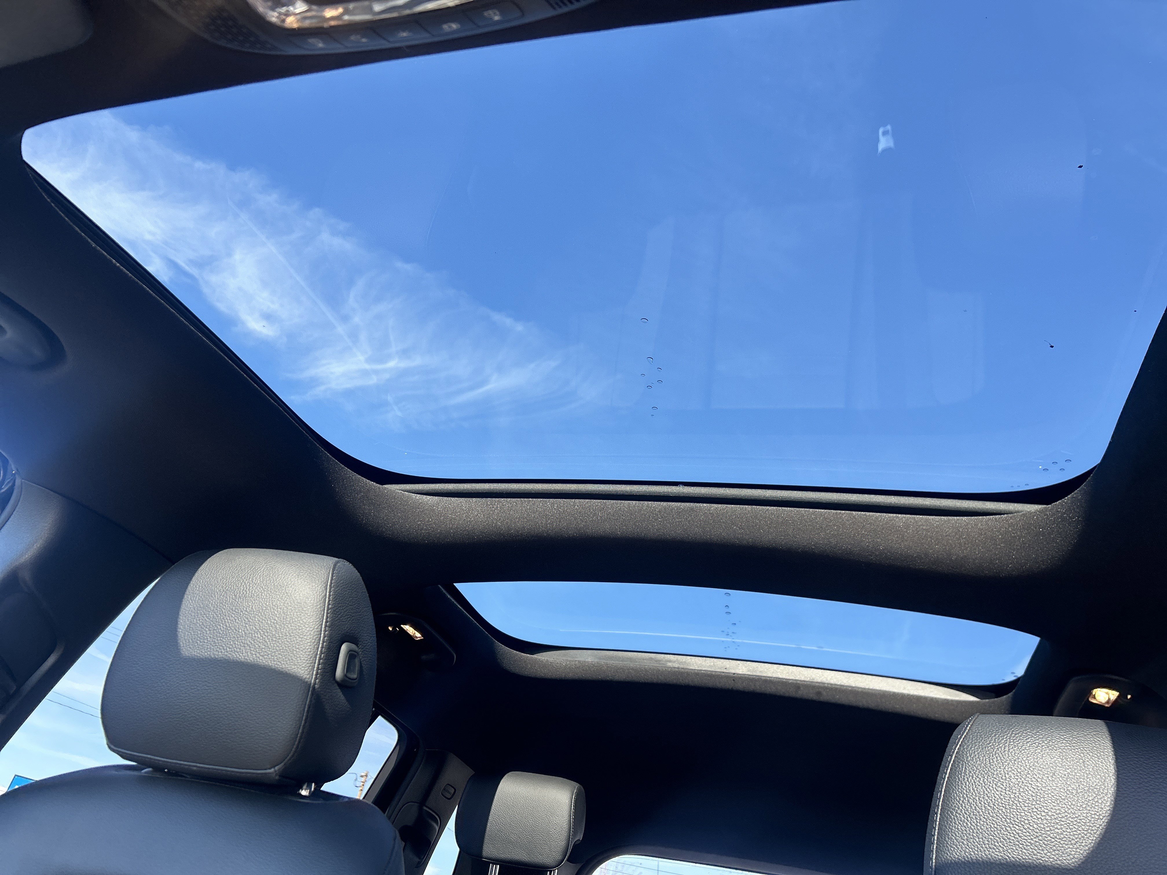 Used 2022 Mercedes-Benz GLB 250 w/ Premium Package Lite image 28