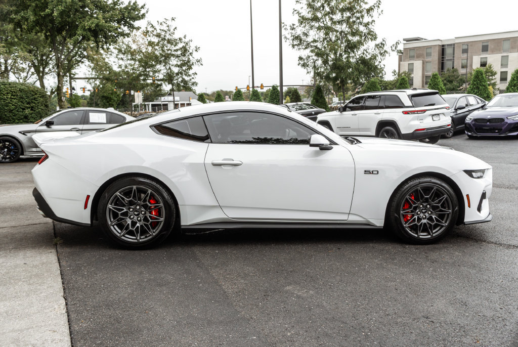Used 2024 Ford Mustang GT Premium w/ GT Performance Package RWD image 3