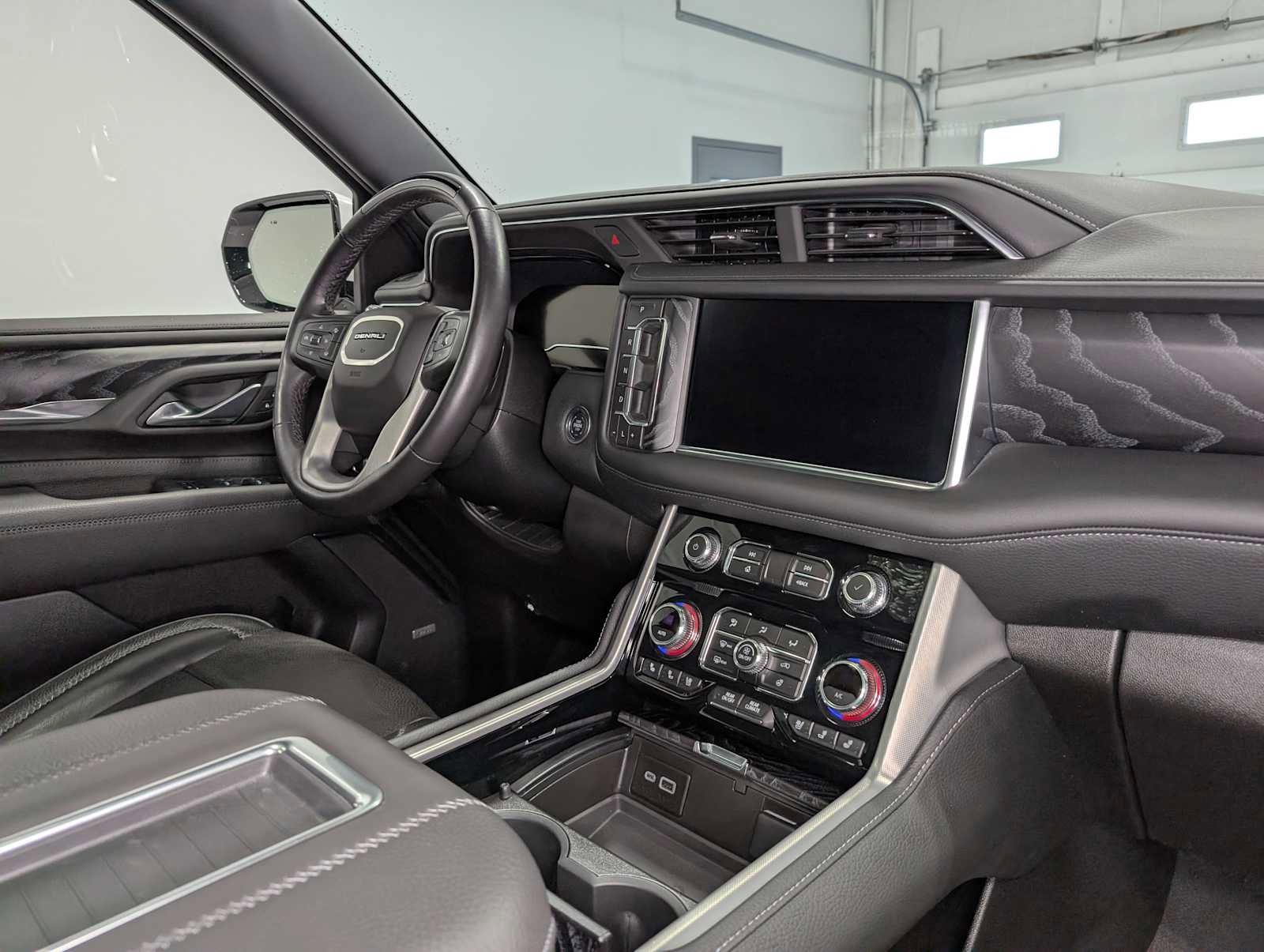 Used 2024 GMC Yukon Denali w/ Advanced Technology Package image 48