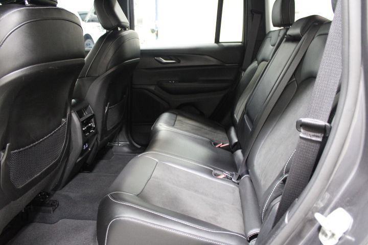 Used 2023 Jeep Grand Cherokee Altitude AWD/4WD image 22