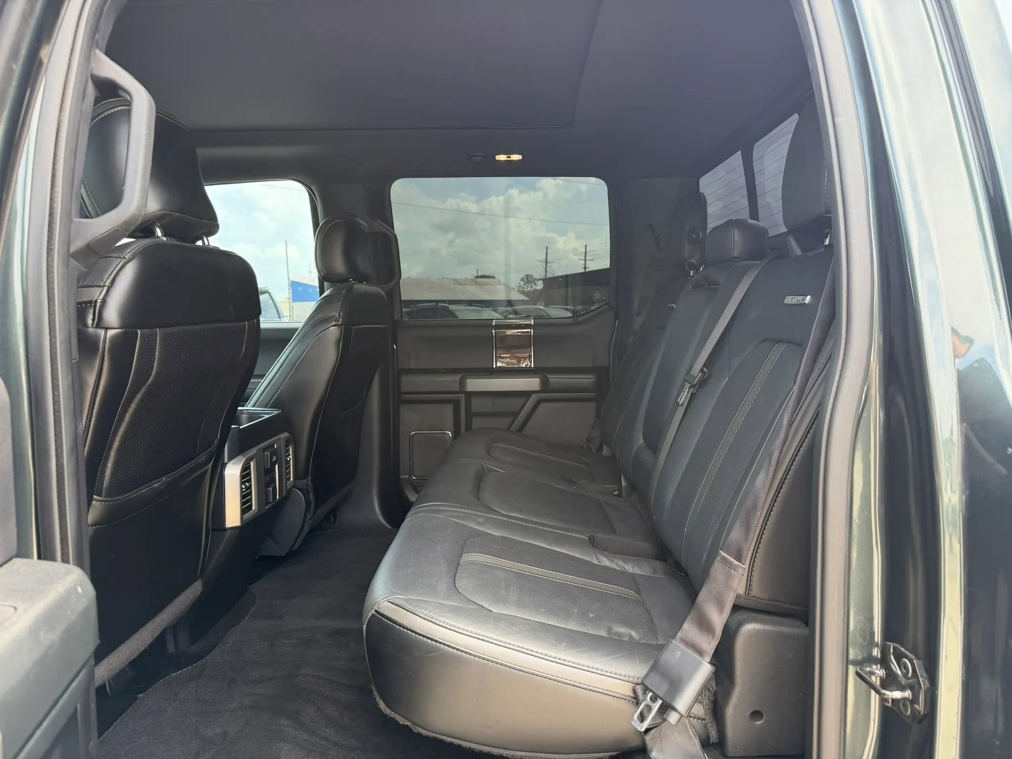 Used 2015 Ford F150 Platinum w/ Equipment Group 701A Luxury AWD/4WD image 19
