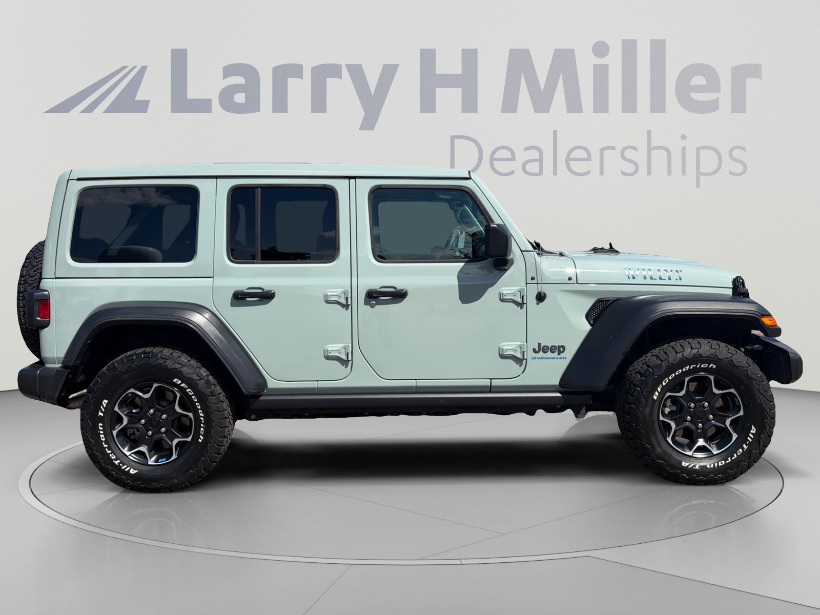 Used 2023 Jeep Wrangler Unlimited w/ Sun & Screen Package AWD/4WD image 7