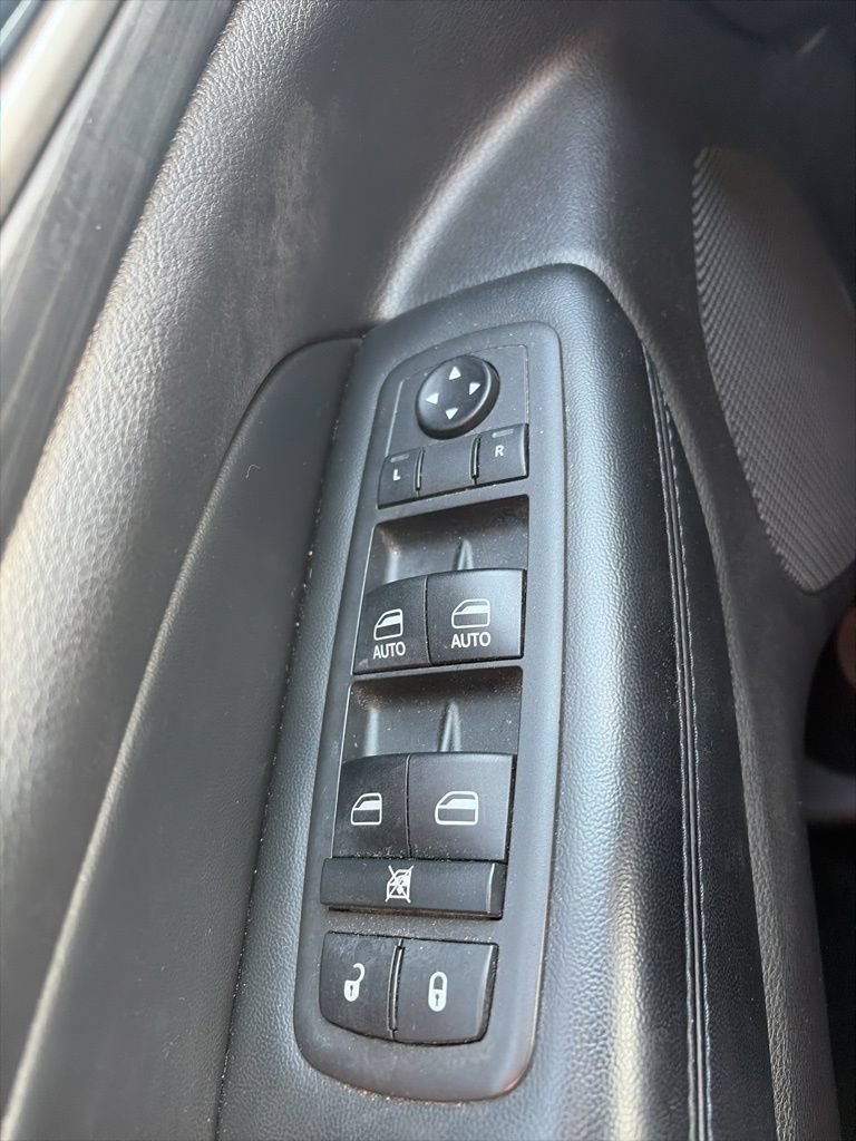 Used 2019 Jeep Grand Cherokee Laredo w/ Security & Convenience Group AWD/4WD image 10
