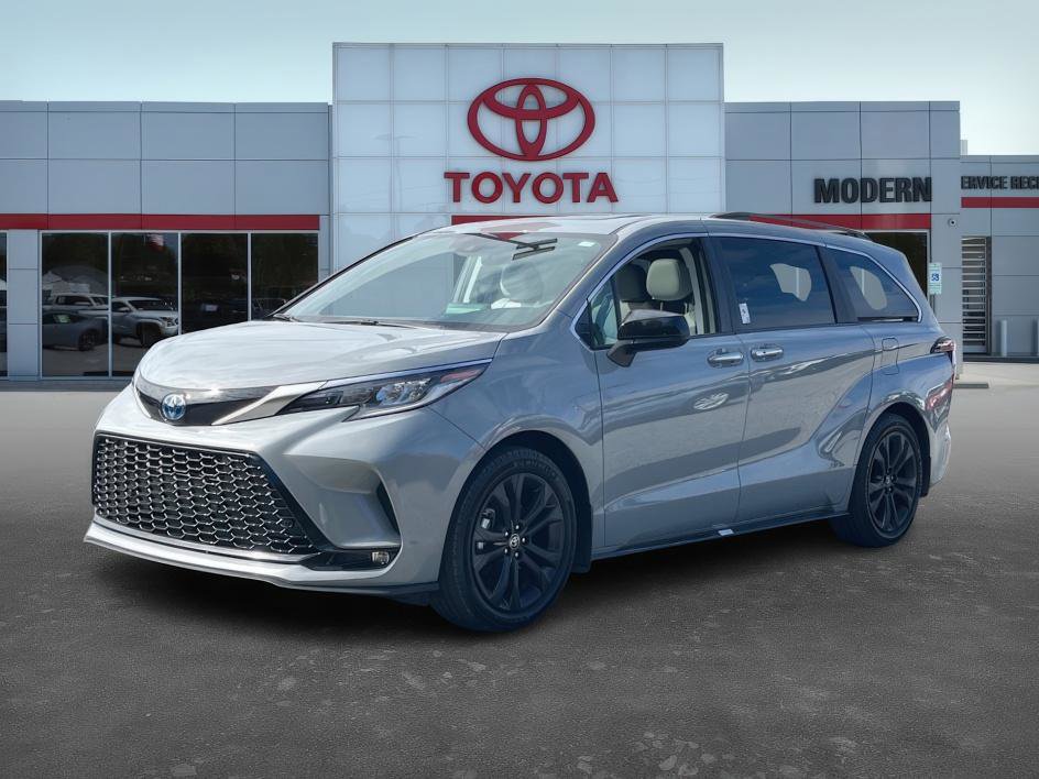 Certified 2024 Toyota Sienna XSE image 3