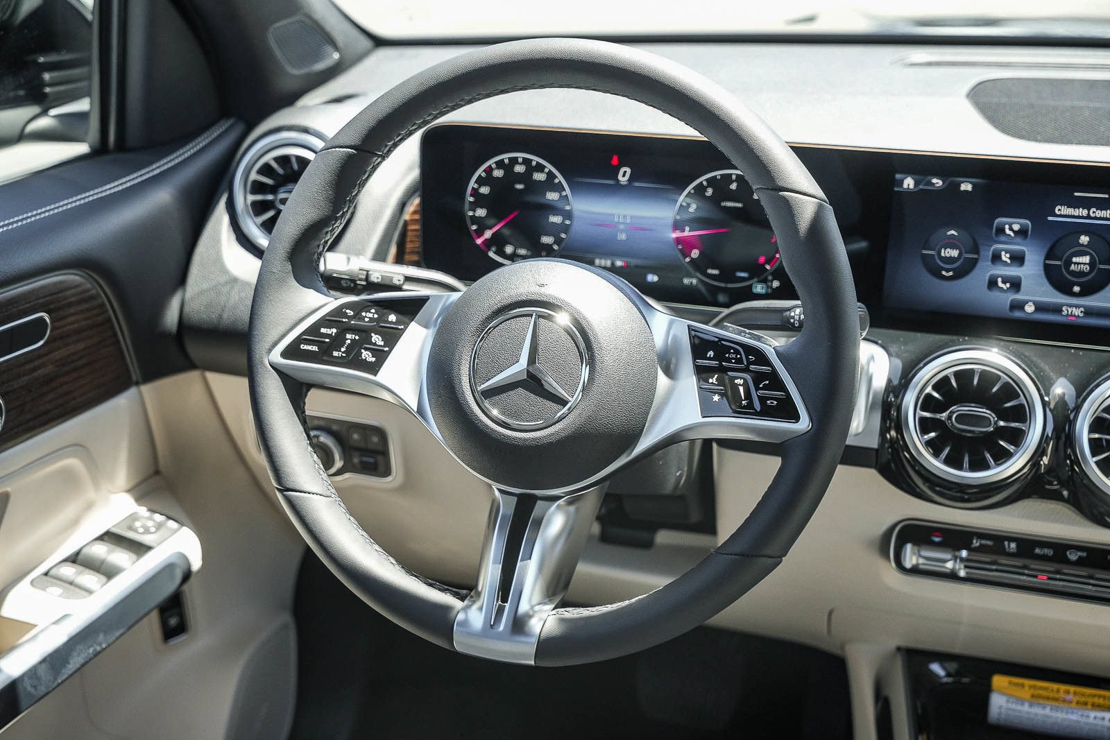 New 2026 Mercedes-Benz GLB 250 4MATIC image 15