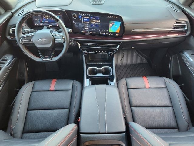 Used 2025 Chevrolet Traverse RS image 27