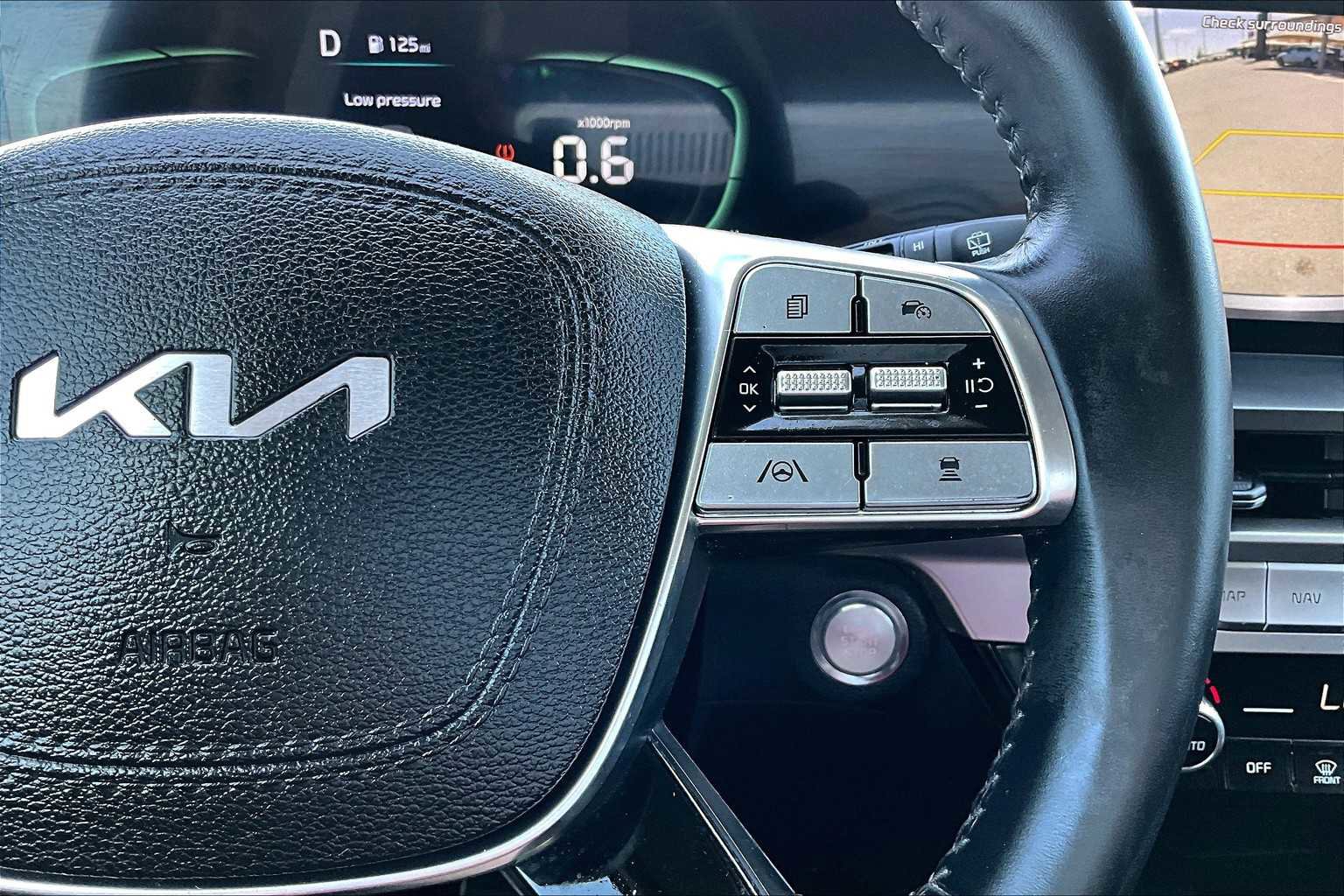 Used 2023 Kia Telluride LX image 46