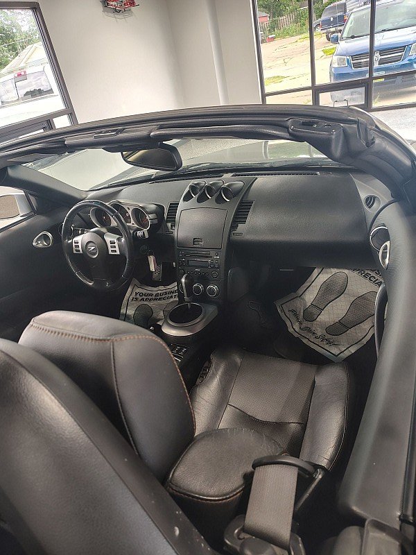 Used 2007 Nissan 350Z Touring RWD image 18