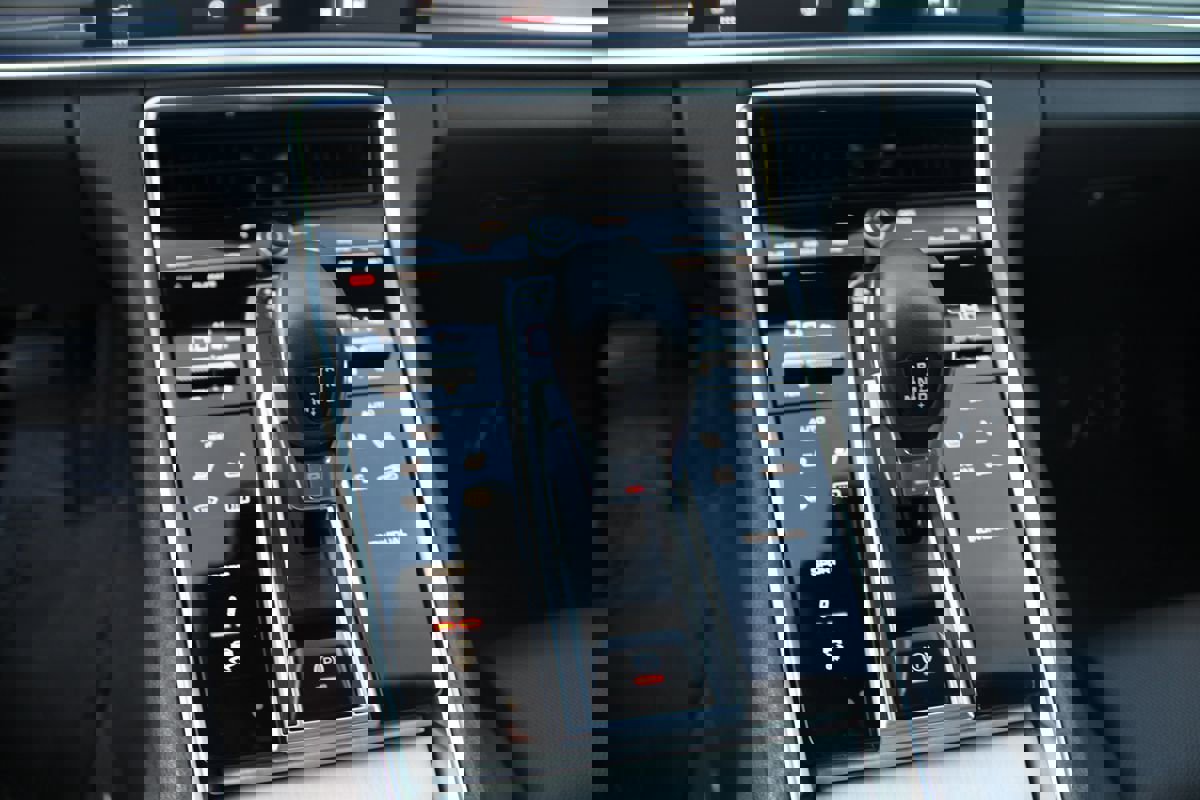 Used 2018 Porsche Panamera 4 image 27