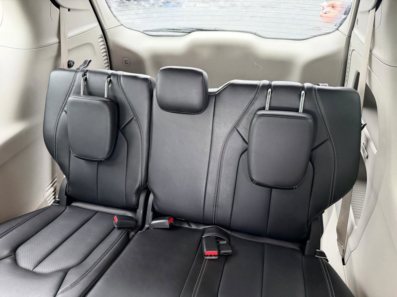 Used 2024 Chrysler Pacifica Touring-L image 18