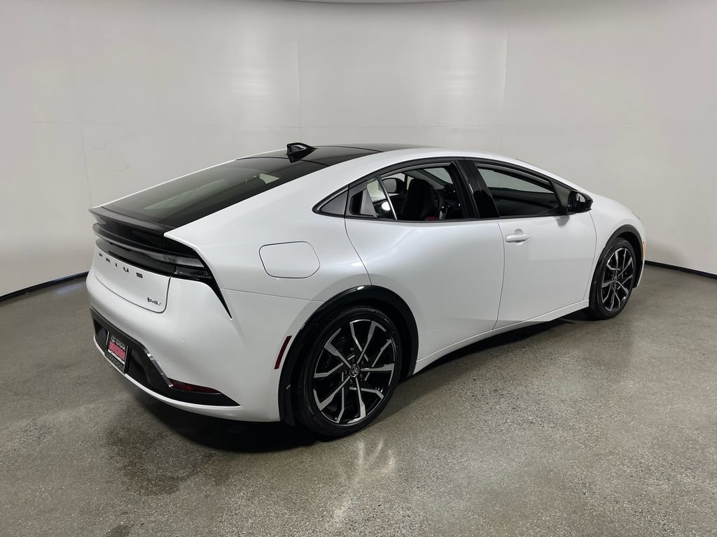 New 2026 Toyota Prius Plug-In Hybrid FWD image 3