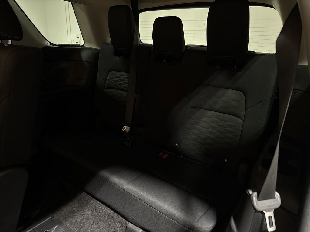 Used 2025 Nissan Pathfinder SV FWD image 23