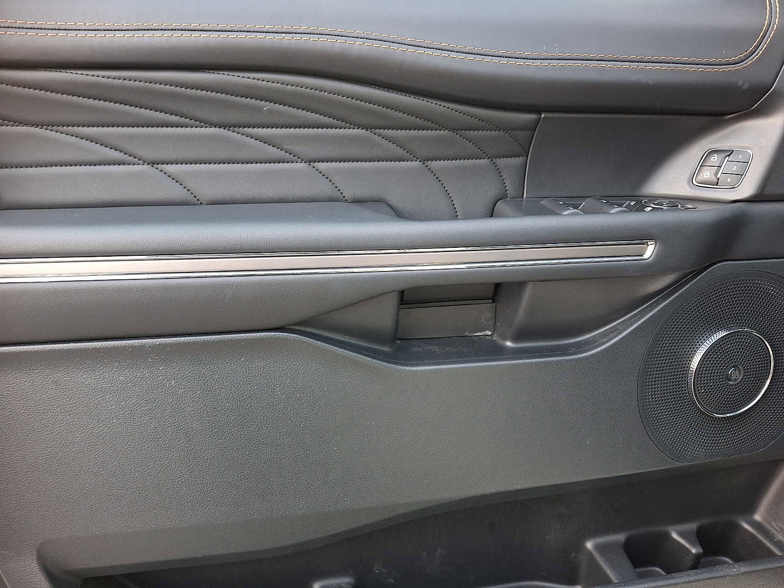 Certified 2022 Ford Expedition Max Platinum image 12