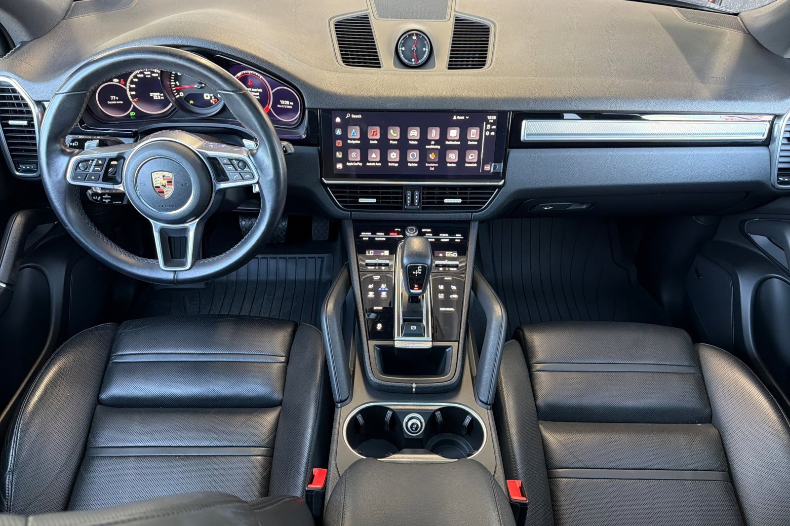 Used 2023 Porsche Cayenne Platinum Edition image 12