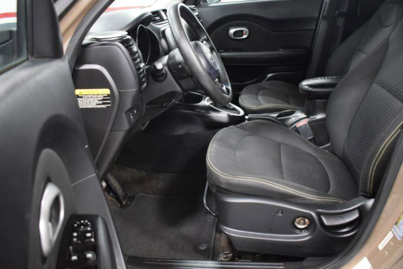 Used 2015 Kia Soul + image 4