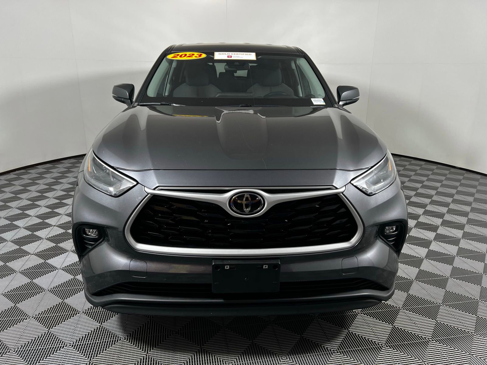 Certified 2023 Toyota Highlander LE image 2