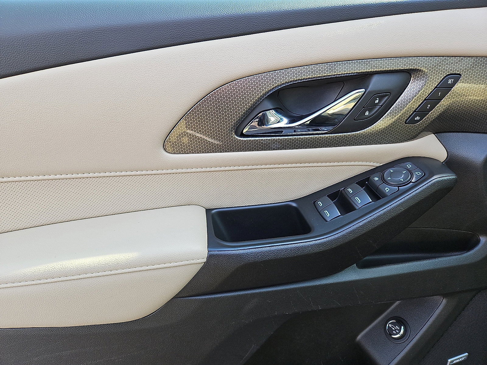 Used 2022 Chevrolet Traverse Premier image 12