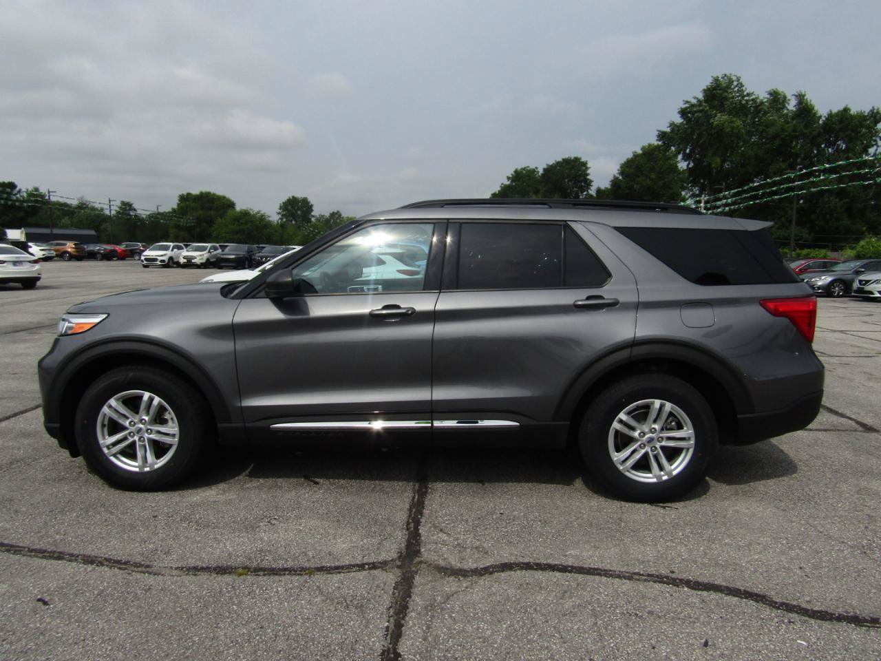 Used 2022 Ford Explorer XLT AWD/4WD image 4