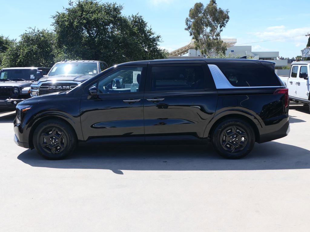 Used 2025 Kia Carnival image 6