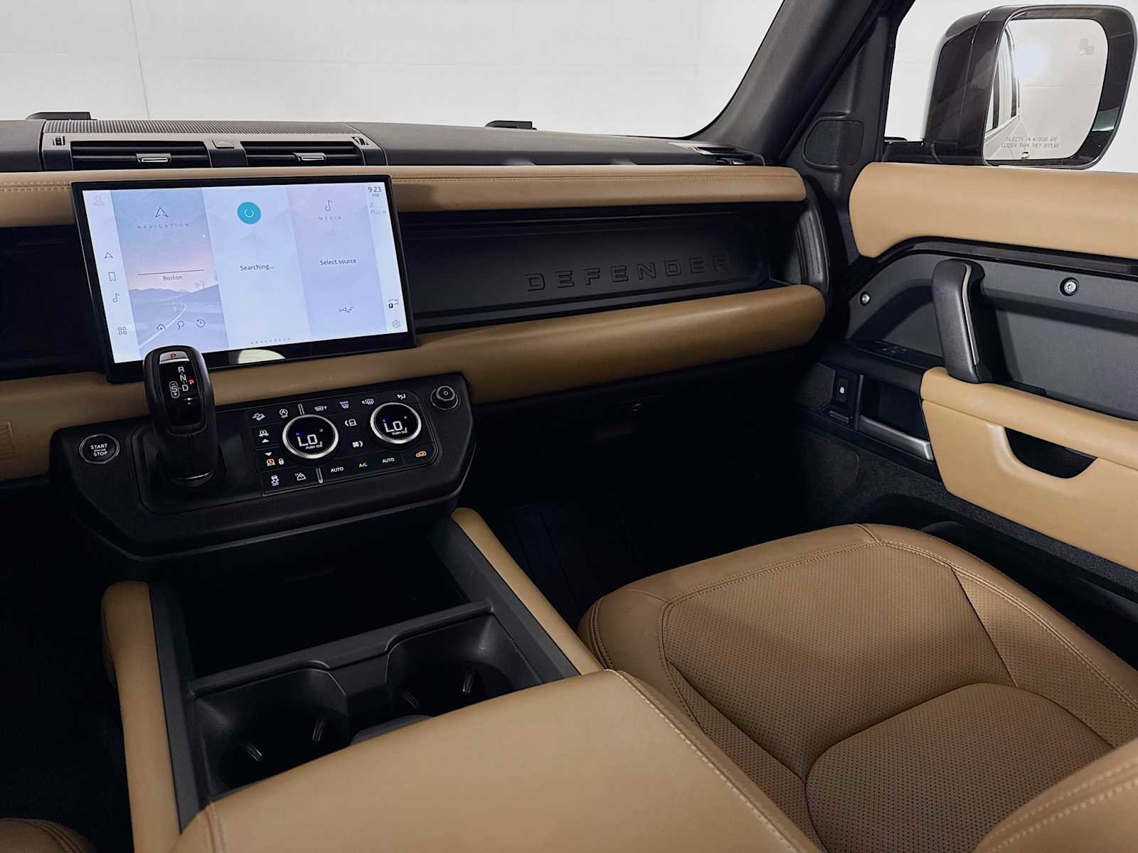 Used 2025 Land Rover Defender 130 X-Dynamic SE image 23