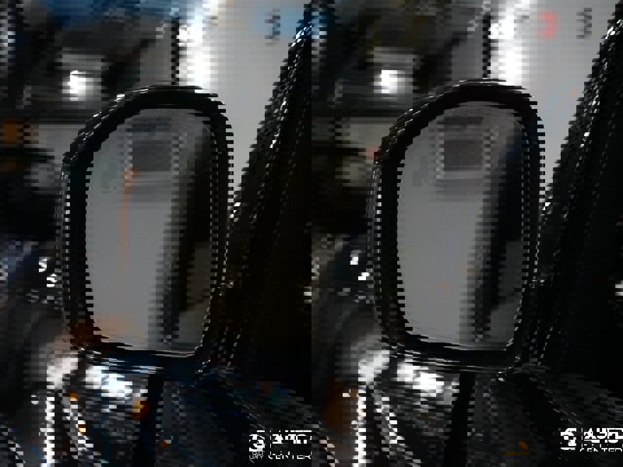 Used 2017 Land Rover Discovery HSE image 8