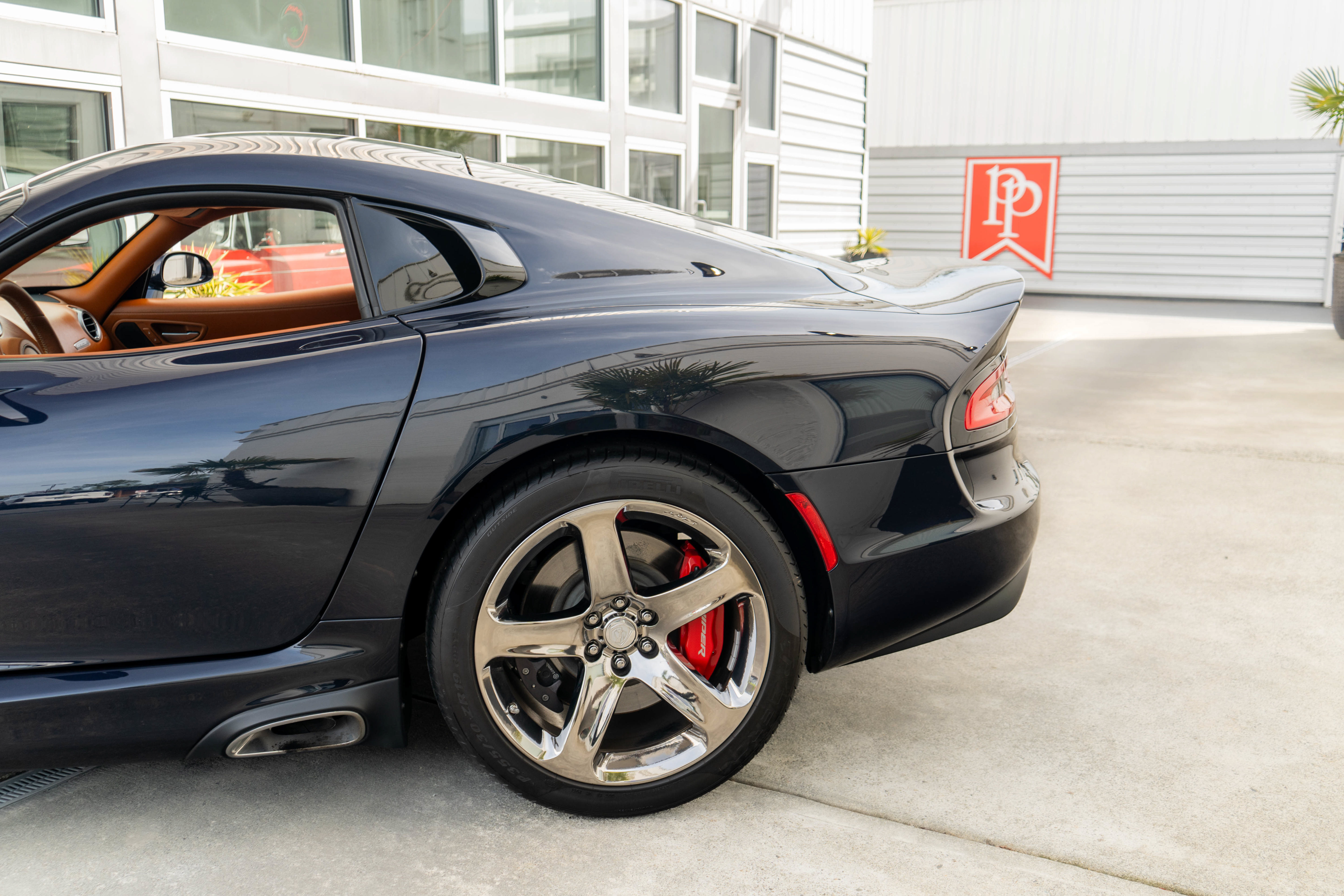 Used 2013 SRT Viper GTS w/ GTS Laguna Interior Pkg RWD image 5