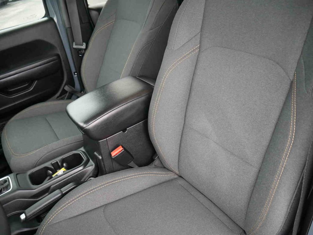 Used 2024 Jeep Wrangler Unlimited image 31