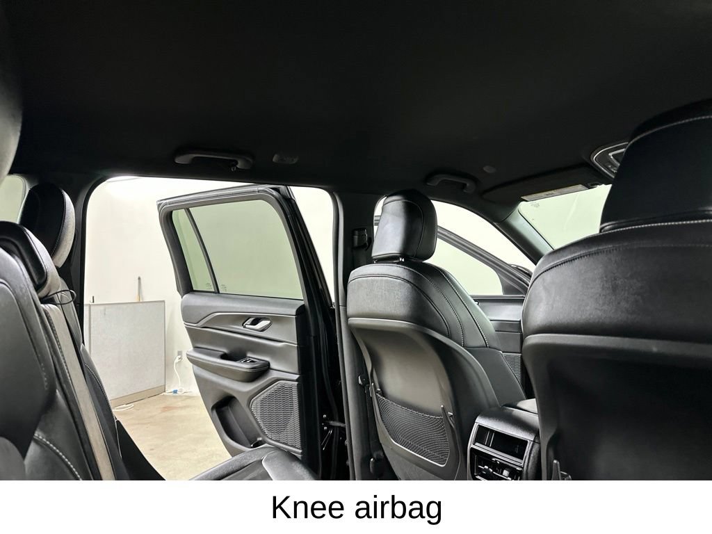 Used 2023 Jeep Grand Cherokee Altitude AWD/4WD image 25