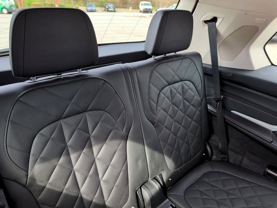 Used 2025 BMW X7 xDrive40i w/ Premium Package image 14