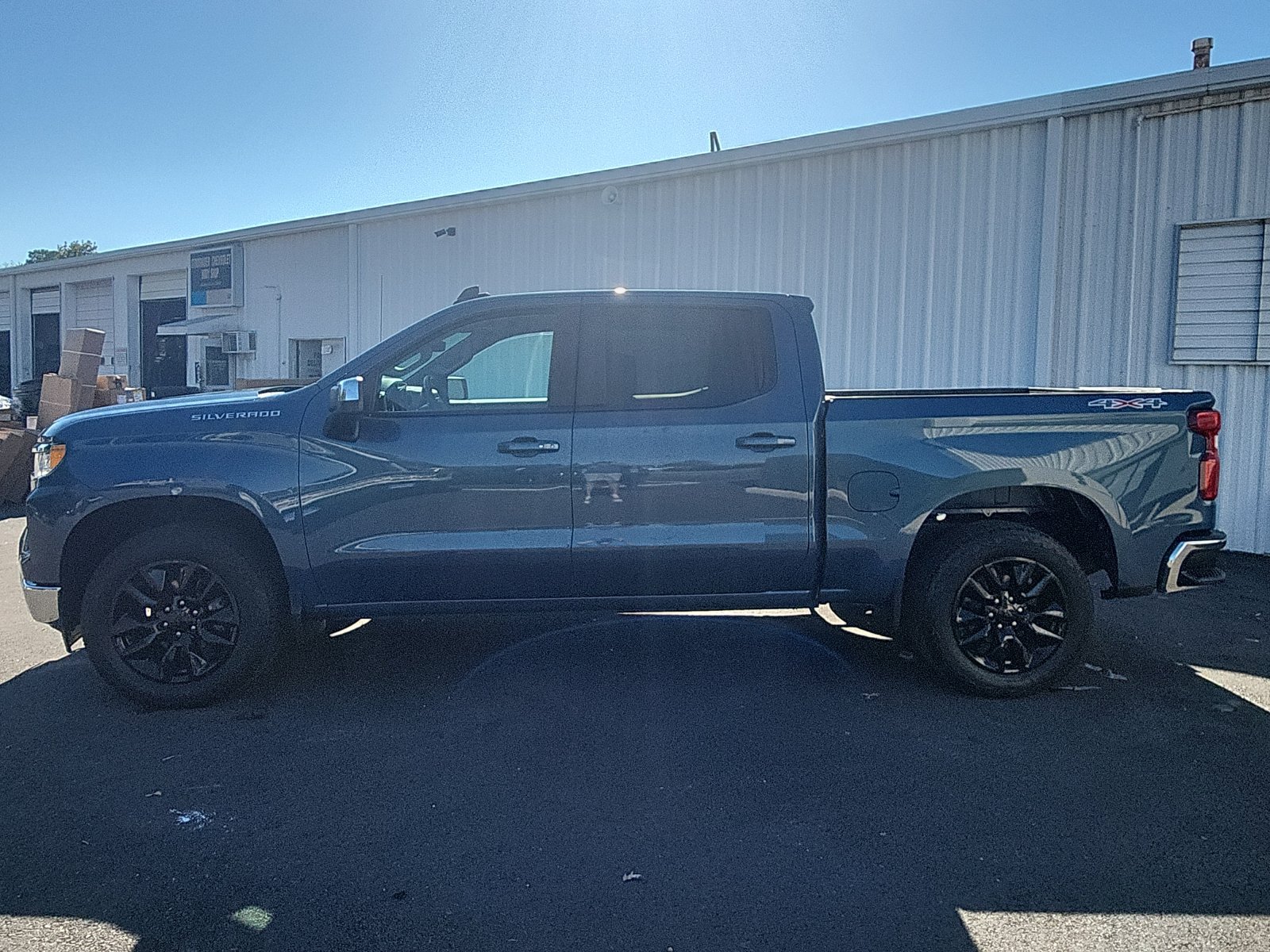 Used 2024 Chevrolet Silverado 1500 LT AWD/4WD image 2