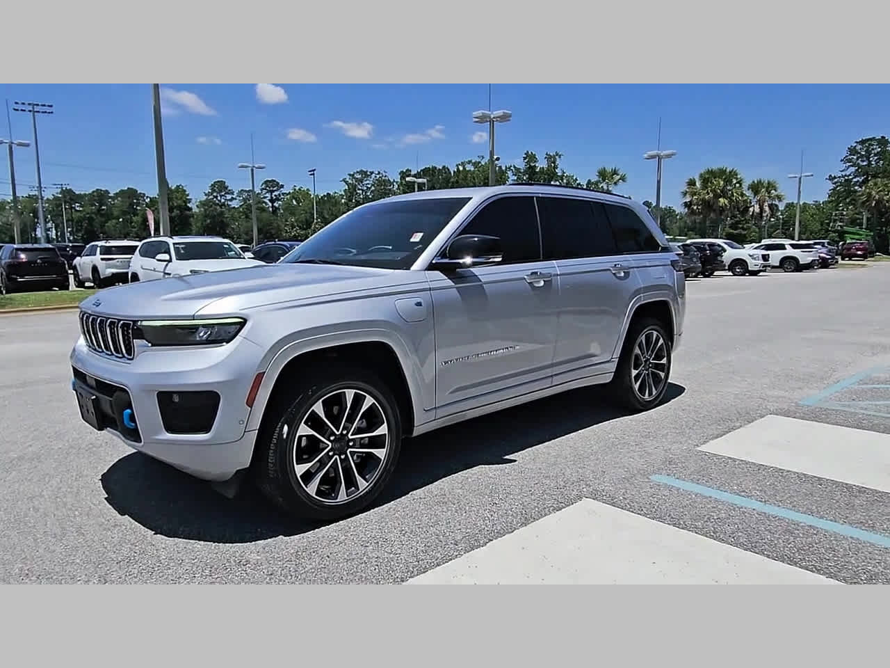 Used 2023 Jeep Grand Cherokee Overland AWD/4WD image 25