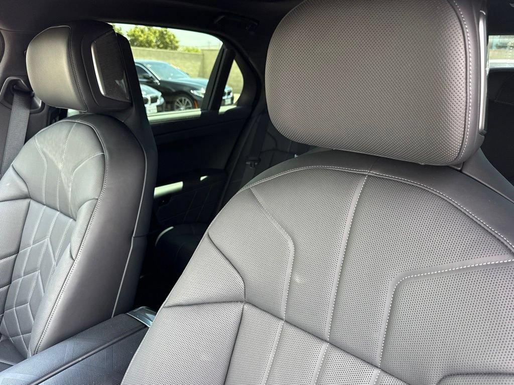 Certified 2024 BMW i7 eDrive50 w/ M Sport Package RWD image 21