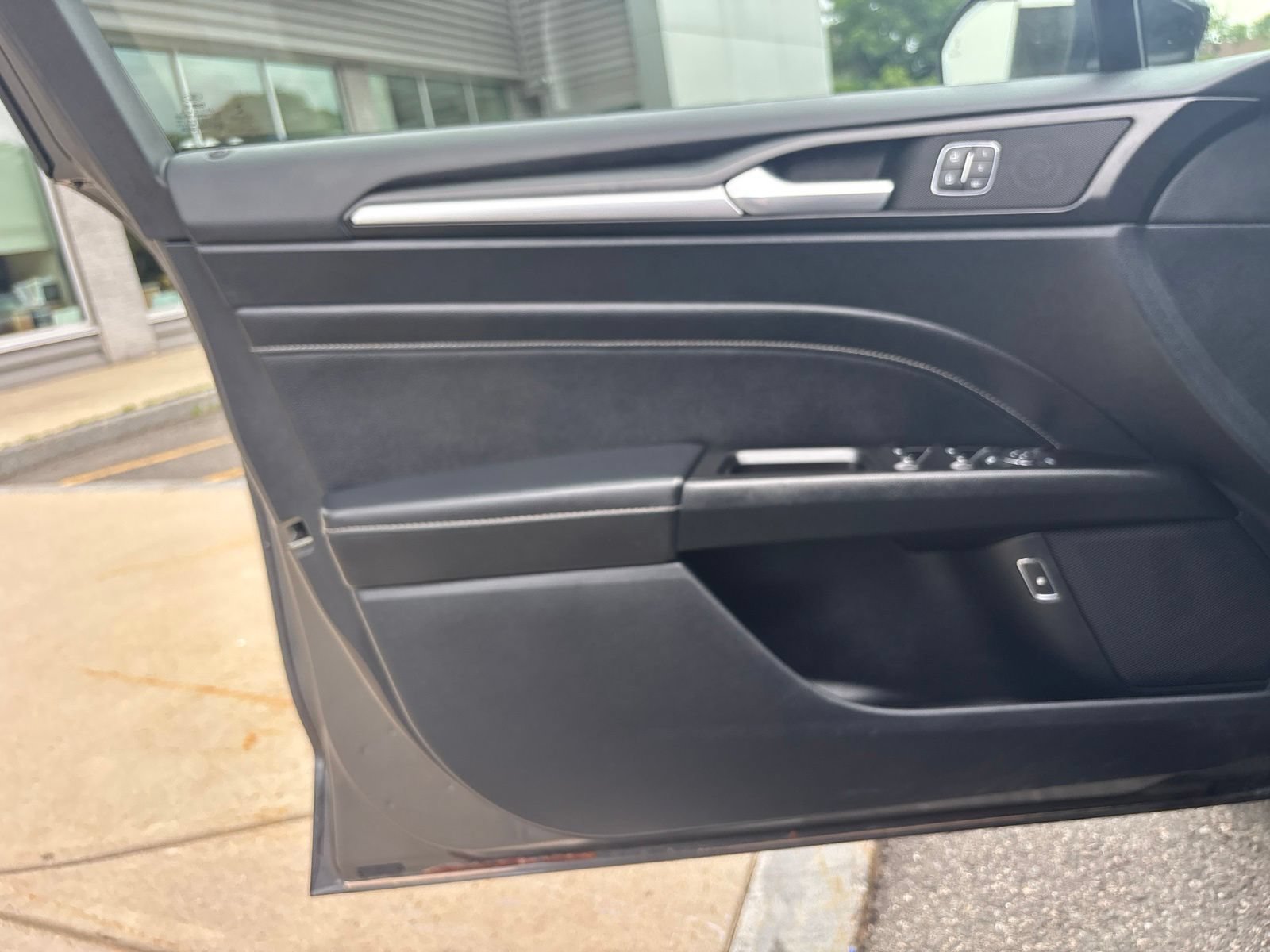 Used 2019 Ford Fusion Energi Titanium FWD image 33