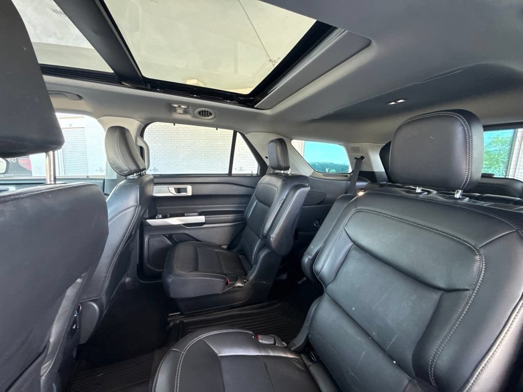 Used 2022 Ford Explorer Limited w/ Equipment Group 301A AWD/4WD image 32