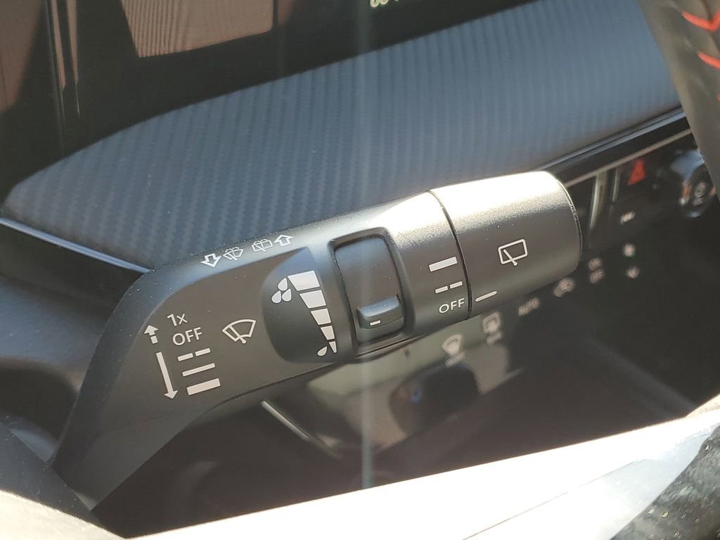 New 2025 Nissan Kicks SR image 17