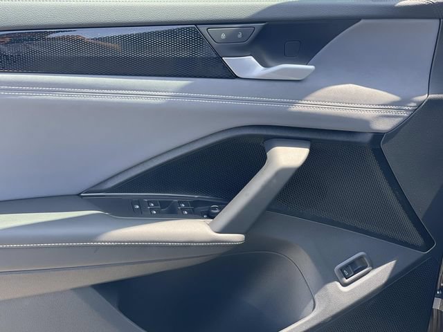 New 2026 Volkswagen Tiguan SE FWD image 18